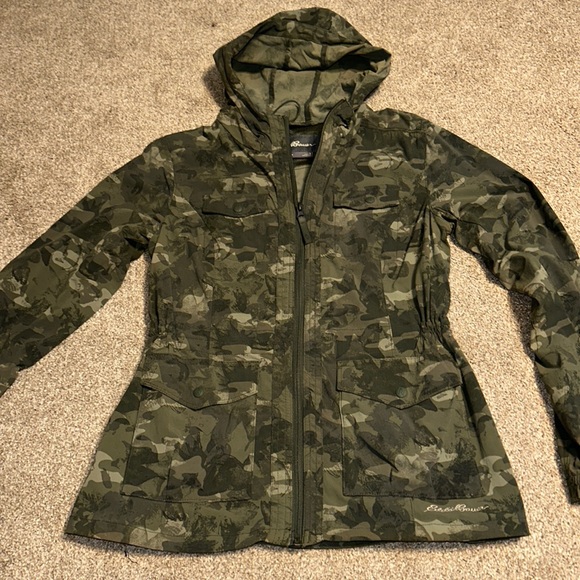 Woman’s Eddie Bauer Atlas Jacket camouflage size small new without tags - Picture 1 of 4